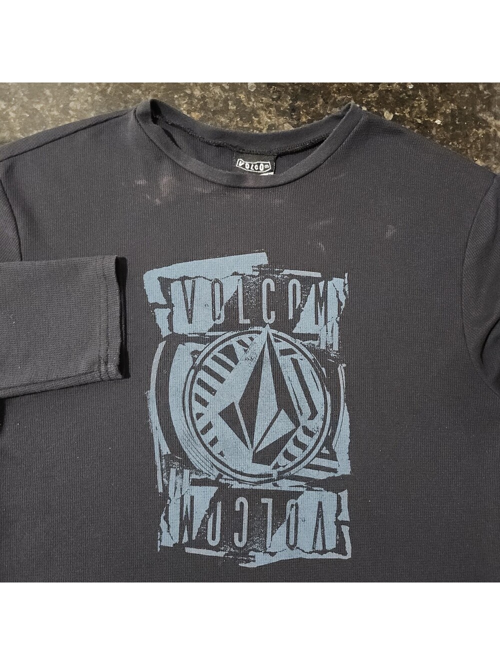 Vintage Volcom Long Sleeve Thermal Shirt Grunge Y2K Skate Punk Goth AOP Medium